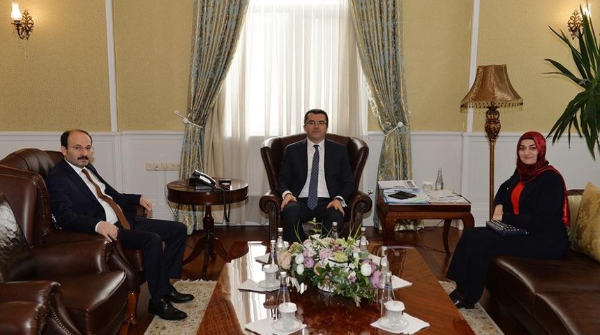 Rekt&ouml;r &Ccedil;akmak&rsquo;tan Erzurum Valisi Okay Memiş&rsquo;e ziyaret