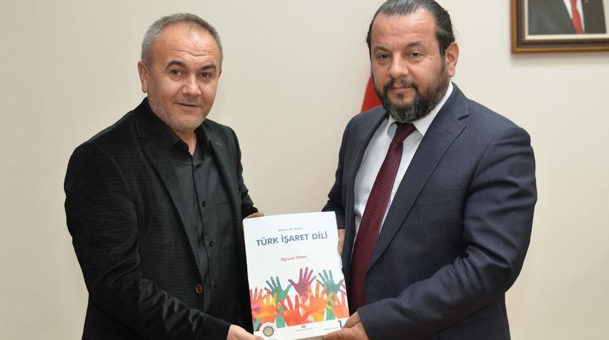 Rekt&ouml;r Akg&uuml;l: &ldquo;KM&Uuml; olarak engelliler i&ccedil;in eğitim faaliyetlerine başlayacağız&rdquo;