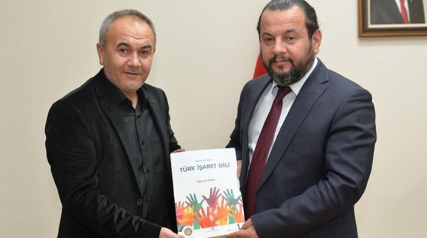 Rekt&ouml;r Akg&uuml;l: &ldquo;KM&Uuml; olarak engelliler i&ccedil;in eğitim faaliyetlerine başlayacağız&rdquo;