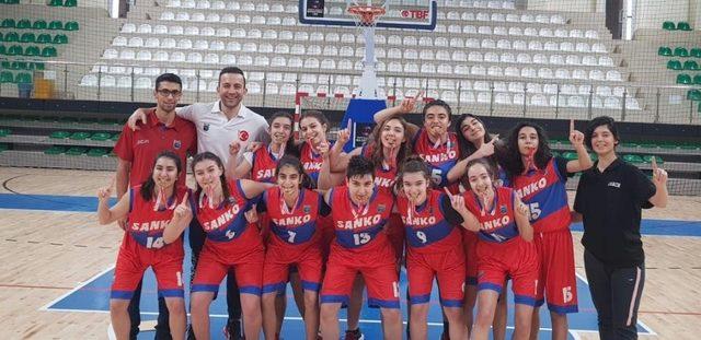 SANKO Okulları Genç Kız Basketbol Takımı Türkiye yarı finallerinde