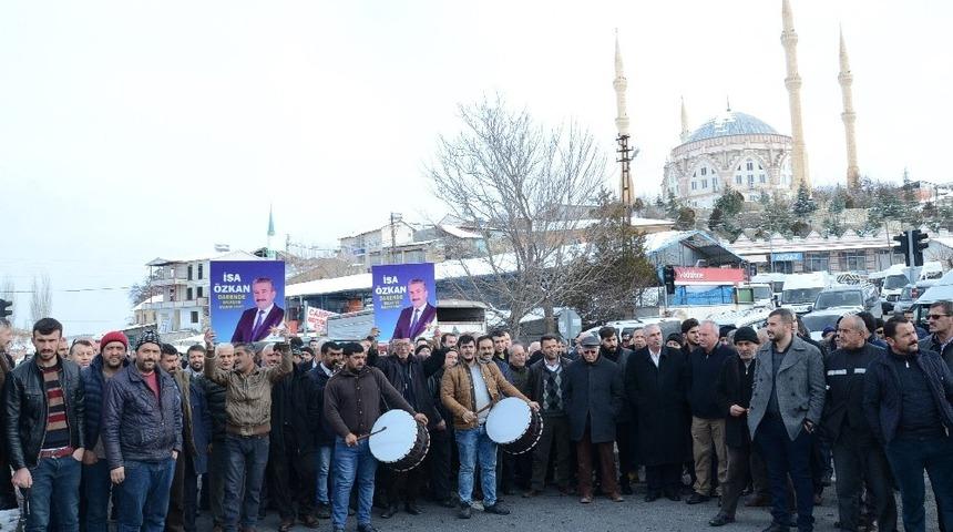 Darende Başkan adayı &Ouml;zkan&rsquo;a coşkulu karşılama
