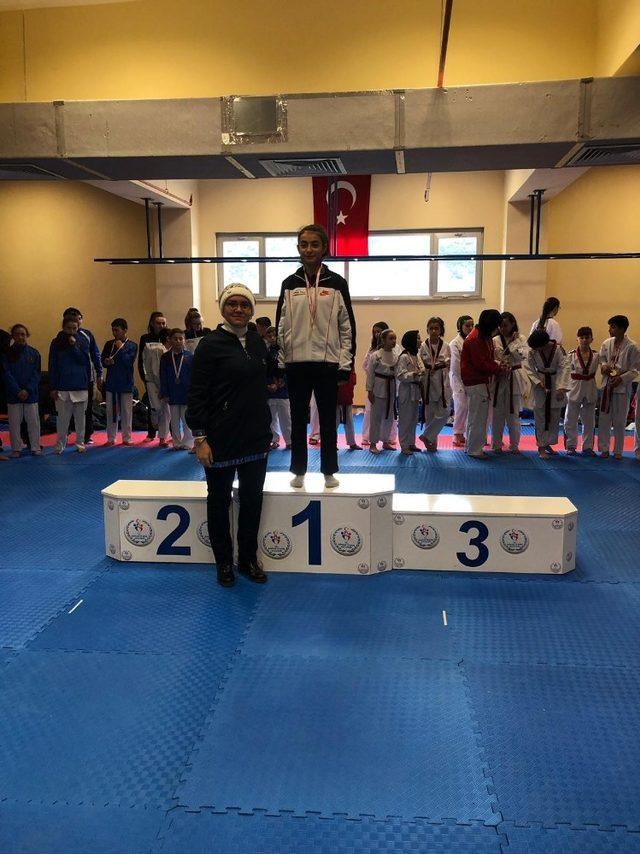 Okul Sporları Taekwondo Küçükler ve Gençler Ligi müsabakaları başladı