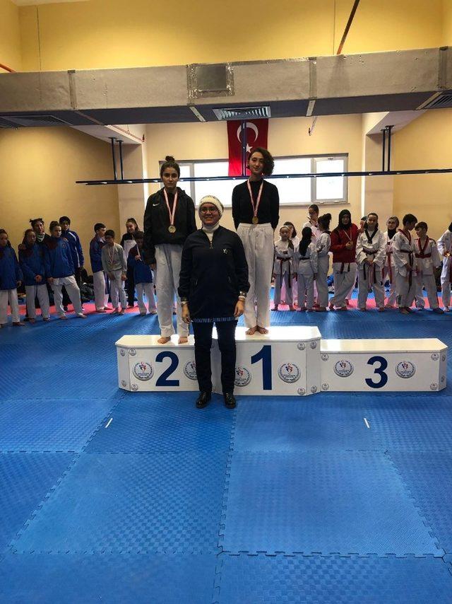 Okul Sporları Taekwondo Küçükler ve Gençler Ligi müsabakaları başladı