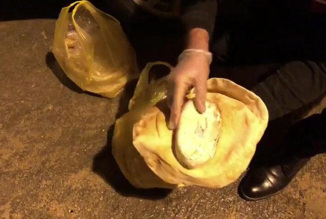 Lavaş ekmeği içinde 1 kilo esrar bulundu, 1 kişi tutuklandı