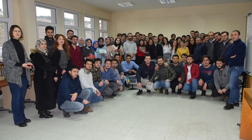 Geleceğin m&uuml;hendisleri yaptıkları &uuml;r&uuml;nleri tanıttı