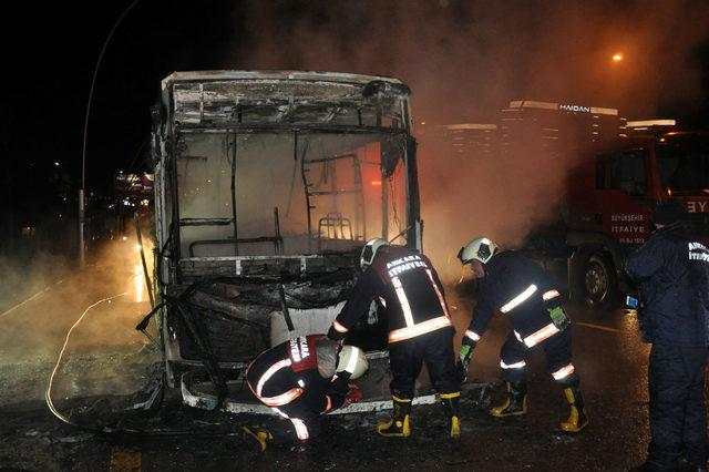 Hareket halindeki halk otobüs alev alev yandı