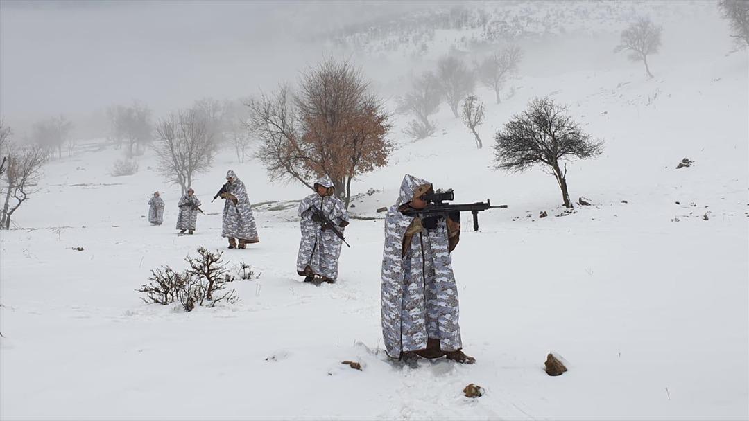Diyarbakır'da ter&ouml;r operasyonu! Minareden esrar &ccedil;ıktı