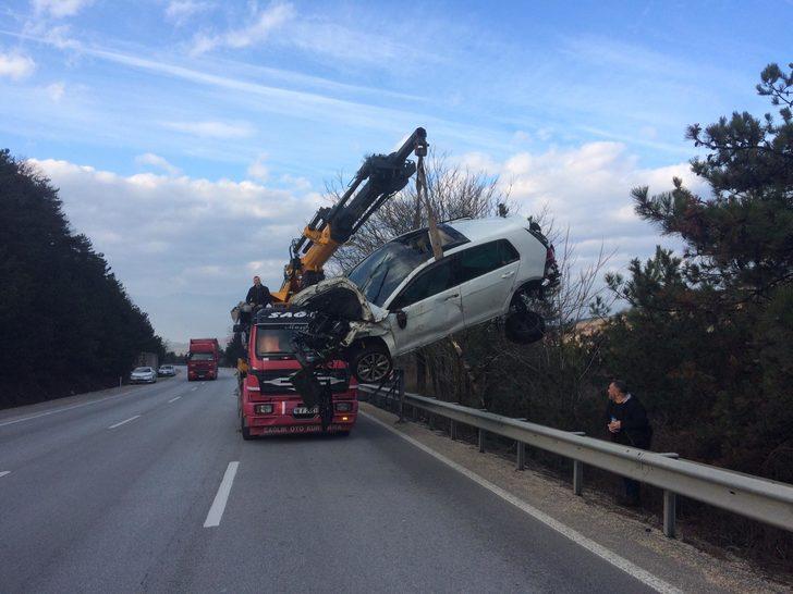 Şarampolden yuvarlanan araçtan burnu bile kanamadan çıktı G4