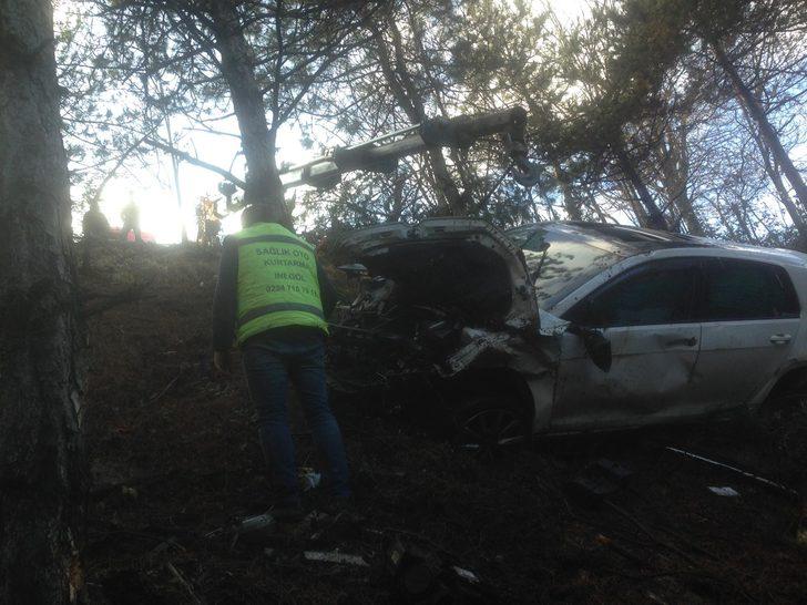 Şarampolden yuvarlanan araçtan burnu bile kanamadan çıktı G1