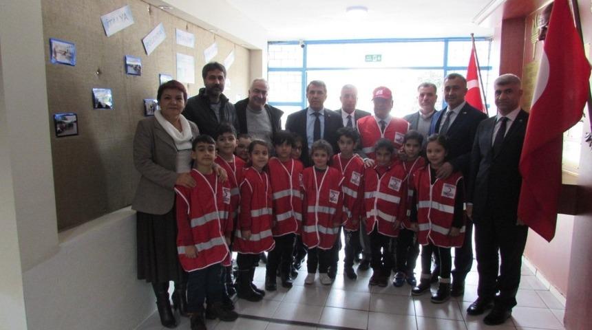 Minik &ouml;ğrencilerden yardım desteği