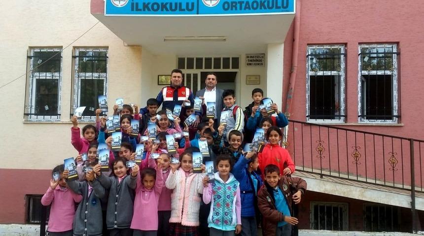Jandarmadan &ouml;ğrencilere trafik eğitimi