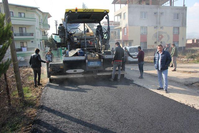 Menderes’te bozuk yollar yenileniyor