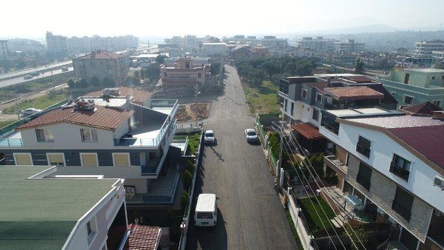 Menderes’te bozuk yollar yenileniyor