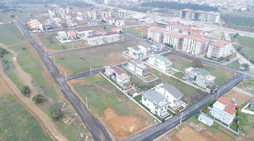 Menderes&rsquo;te bozuk yollar yenileniyor