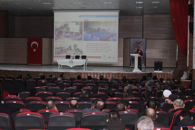 Din görevlilerine Erzincan Gençlik Merkezi faaliyetleri anlatıldı