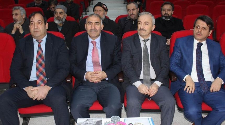 Din g&ouml;revlilerine Erzincan Gen&ccedil;lik Merkezi faaliyetleri anlatıldı