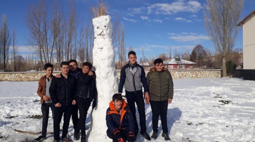 &Ccedil;ayıralan&rsquo;da en g&uuml;zel kardan adam yarışması