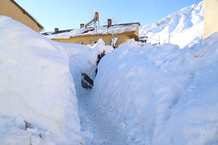 Tunceli'de yoğun kar yağışı! İlçeler görünmüyor G3
