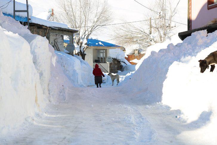 Tunceli'de yoğun kar yağışı! İlçeler görünmüyor G4