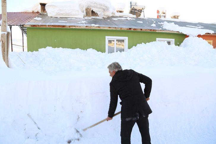 Tunceli'de yoğun kar yağışı! İlçeler görünmüyor G5