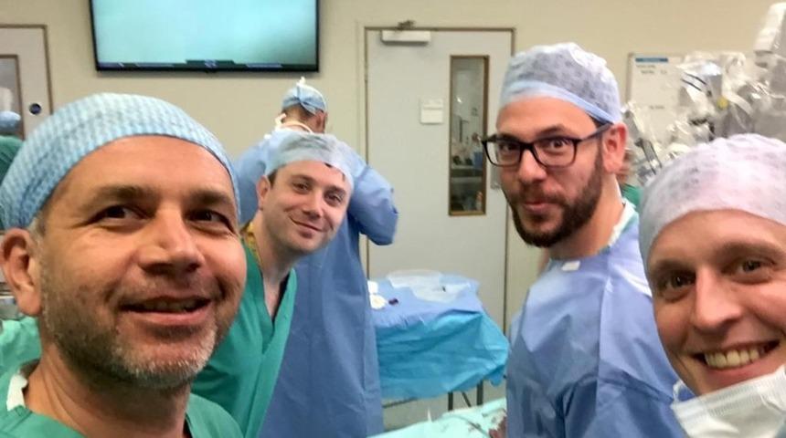 Robotik cerrahide T&uuml;rkiye&rsquo;nin adını d&uuml;nyaya duyurdu