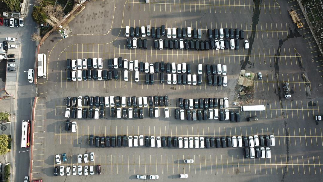 İstanbul'da otoparklar Uber ara&ccedil;larıyla dolu