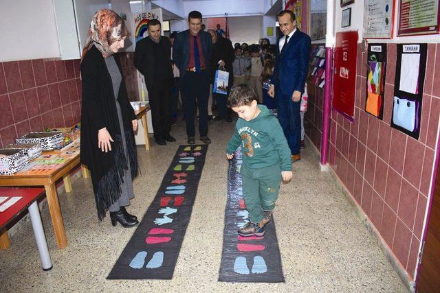 Öğrenciler oyuncaklarını köy okullarına gönderecek