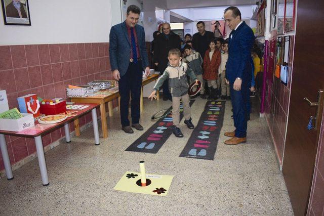 Öğrenciler oyuncaklarını köy okullarına gönderecek