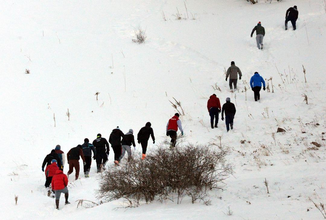 Eksi 18 derecede durmadan ilerlediler!