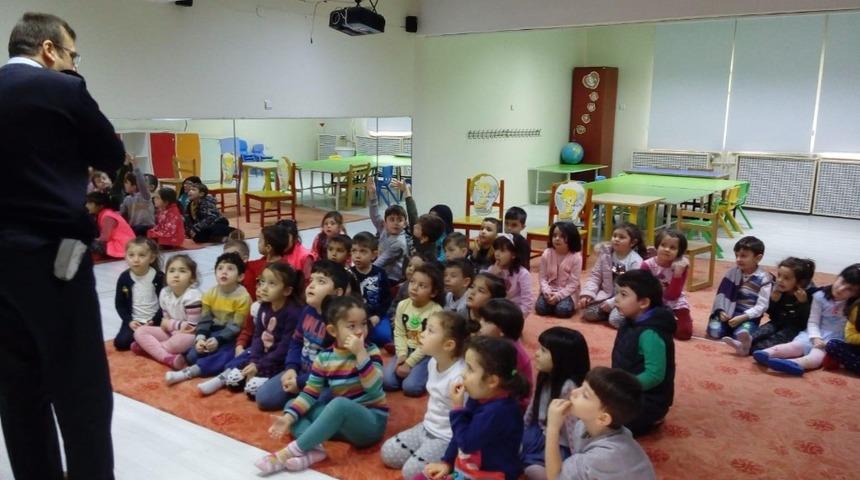 Emet Emniyeti M&uuml;d&uuml;rl&uuml;ğ&uuml; t&uuml;m okullarda trafik eğitimi veriyor