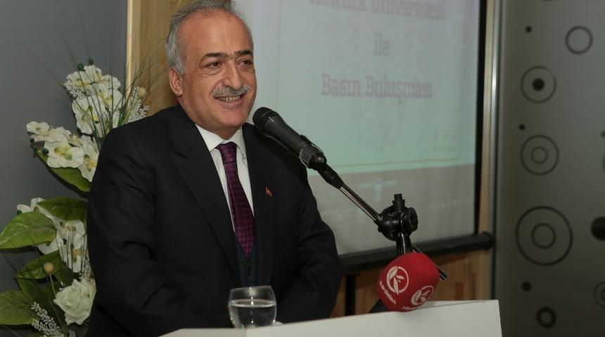 Rekt&ouml;r &Ccedil;omaklı, gazeteciler ile yemekte buluştu