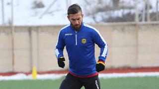 Adem Büyük sahalardan 3 hafta uzak kalacak