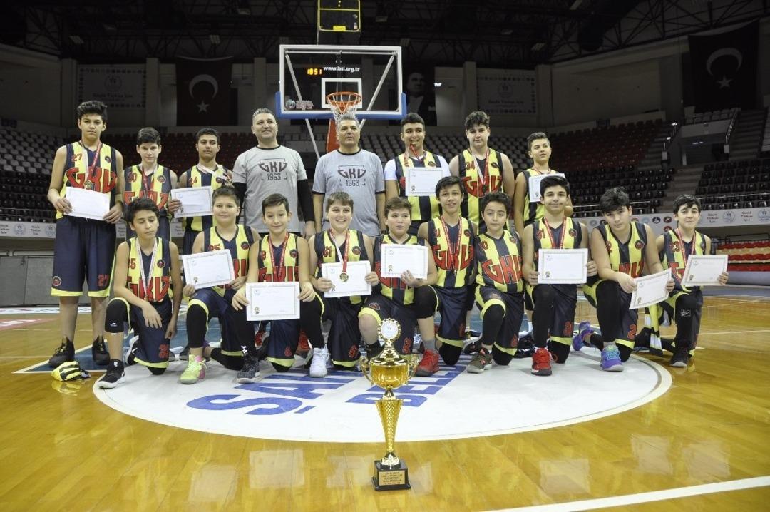 GKV Ortaokulu yıldız erkekler basketbol takımı Gaziantep şampiyonu oldu