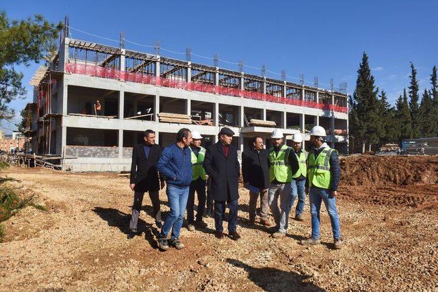 Vali Soytürk inşaatı yapılan okullarda incelemelerde bulundu