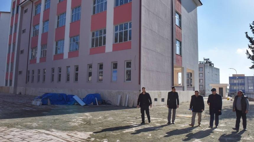 Vali Soytürk inşaatı yapılan okullarda incelemelerde bulundu