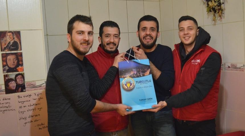 &Uuml;niversite &ouml;ğrencilerine evlerinde ziyaret