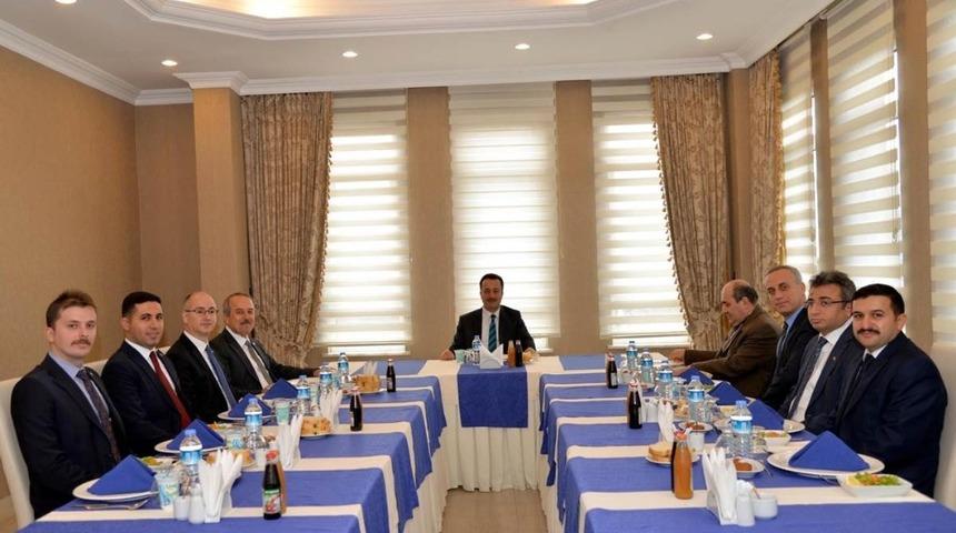 Vali Şent&uuml;rk, m&uuml;lki idari amirleriyle bir araya geldi