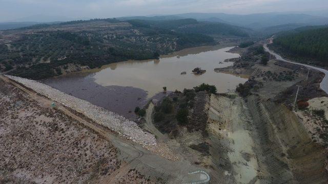 Sular altında kalan yola alternatif yol yapıldı