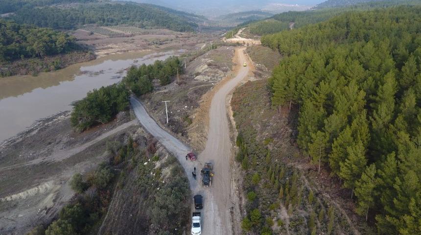 Sular altında kalan yola alternatif yol yapıldı