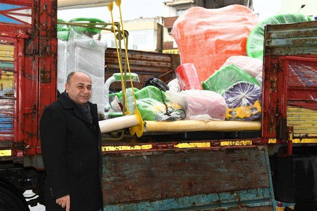 Kardeş belediye Tuzlukçu’ya oyun grubu ve spor aletleri