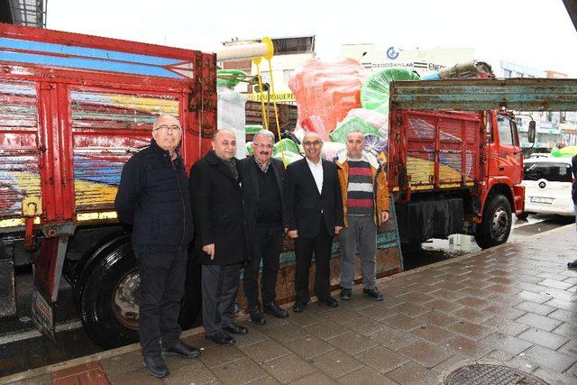 Kardeş belediye Tuzlukçu’ya oyun grubu ve spor aletleri