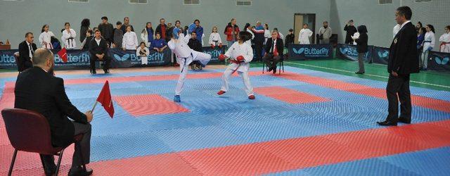 2019 Karate Karadeniz Fırtına Ligi’nin ilk etabı Beşirli Spor Kompleksi’nde gerçekleştirildi