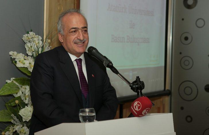 Rektör Çomaklı, gazeteciler ile yemekte buluştu G3