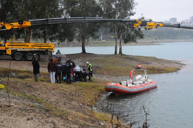 Adana'da otomobil göle uçtu: 1 ölü (2)