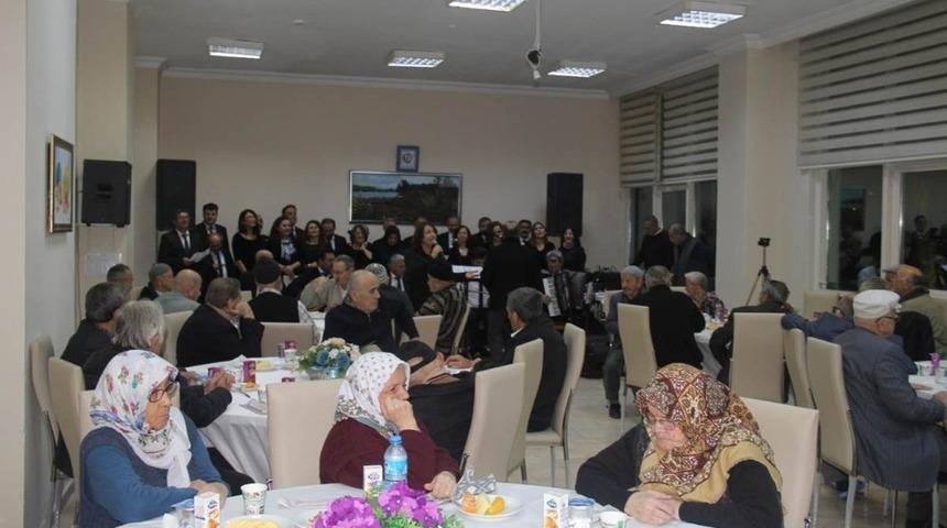 Karab&uuml;k T&uuml;rk M&uuml;ziği Topluluğundan Huzurevi Konseri