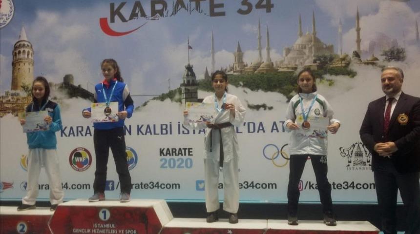 Salihlili karateciler başarıya doymuyor