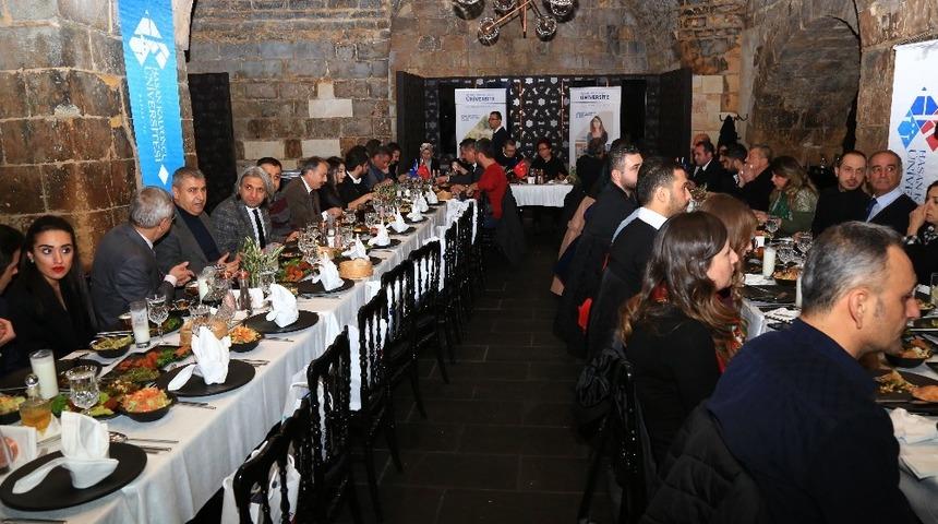 Gaziantep eğitim camiası HK&Uuml;&rsquo;n&uuml;n akşam yemeğinde buluştu