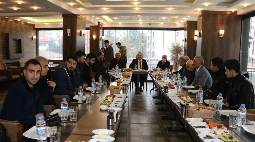 Vali Atik, gazetecilerle bir araya geldi