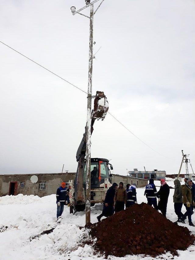 Dicle Elektrik’ten Siverek’te kış mesaisi