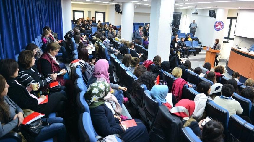 Kadın girişimcilere sosyal medya eğitimi